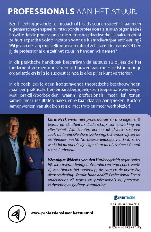 Achterkant van Professionals aan het stuur