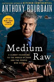 Omslag van Medium Raw A Bloody Valentine to the World of Food and the People Who Cook