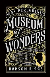 Omslag van Miss Peregrine's Museum of Wonders An Indispensable Guide to the Dangers and Delights of the Peculiar World for the Instruction of New Arrivals