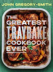 Omslag van The Greatest Traybake Cookbook Ever: Weeknight-friendly traybakes with weekend-worthy flavours