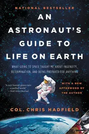 Omslag van An Astronaut's Guide to Life on Earth What Going to Space Taught Me About Ingenuity, Determination, and Being Prepared for Anything