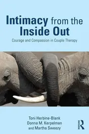 Omslag van Intimacy from the Inside Out Courage and Compassion in Couple Therapy