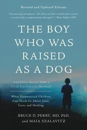 Omslag van The Boy Who Was Raised as a Dog And Other Stories from a Child Psychiatrist's Notebook--What Traumatized Children Can Teach Us About Loss, Love, and Healing