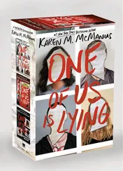 Omslag van One of Us Is Lying Series Paperback Boxed Set One of Us Is Lying; One of Us Is Next; One of Us Is Back