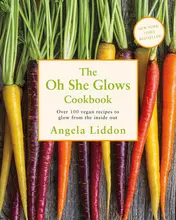 Omslag van The Oh She Glows Cookbook Over 100 Vegan Recipes to Glow from the Inside Out