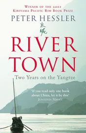 Omslag van River Town Two Years on the Yangtze