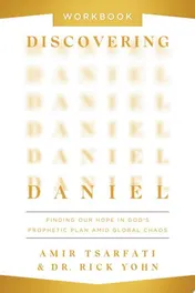 Omslag van Discovering Daniel Workbook Finding Our Hope in God’s Prophetic Plan Amid Global Chaos