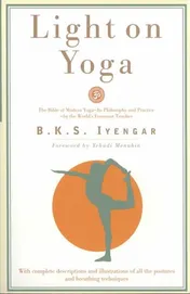 Omslag van Light on Yoga The Bible of Modern Yoga - Its Philosophy and Practice - By the World's Foremost Teacher