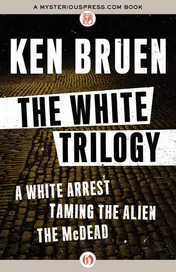 Omslag van The White Trilogy A White Arrest, Taming the Alien, and the Mcdead