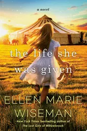 Omslag van The Life She Was Given A Moving and Emotional Saga of Family and Resilient Women