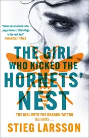 Omslag van The Girl Who Kicked the Hornets' Nest The Third Unputdownable Novel in the Dragon Tattoo Series - 100 Million Copies Sold Worldwide