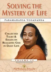 Omslag van Solving the Mystery of Life Collected Talks & Essays on Realizing God in Daily Life Volume IV