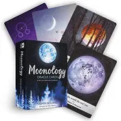 Omslag van Moonology Oracle Cards Guidebook