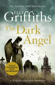 Omslag van The Dark Angel Ruth Galloway 10