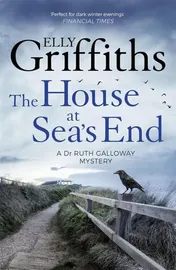 Omslag van The House at Sea's End The Dr Ruth Galloway Mysteries 3