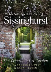 Omslag van Vita Sackville-West's Sissinghurst The Creation of a Garden