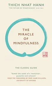 Omslag van The Miracle of Mindfulness The Classic Guide by the World's Most Revered Master