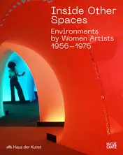 Omslag van Inside Other Spaces Environments by Women Artists 1956-1976