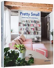 Omslag van Pretty Small Grand Living with Limited Space