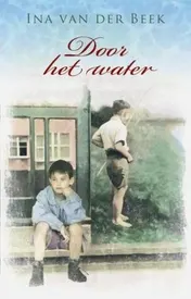 Omslag van Door het water