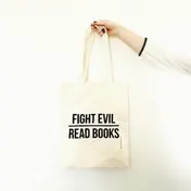 Omslag van Blossom linnentasjes Fight evil, read books (set 10 stuks a 4,50)