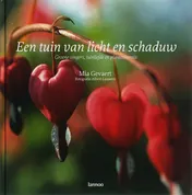 Omslag van Tuinieren met licht & schaduw