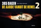 Omslag van 365 dagen de aarde vanuit de hemel
