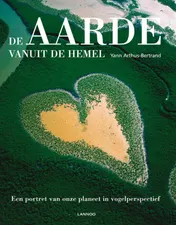 Omslag van De aarde vanuit de hemel