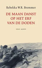 Omslag van De maan danst op het erf van de doden