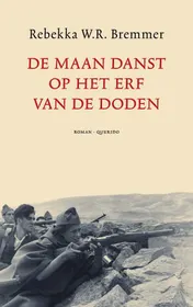 Omslag van De maan danst op het erf van de doden