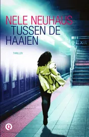 Omslag van Tussen de haaien