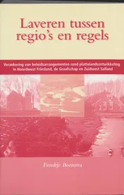 Omslag van Laveren tussen regio's en regels