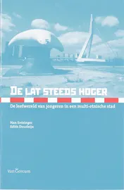 Omslag van De lat steeds hoger