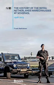 Omslag van The history of the Royal Netherlands Marechaussee at Schiphol, 1946-2013