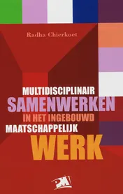 Omslag van Multidisciplinair samenwerken in het ingebouwd maatschappelijk werk