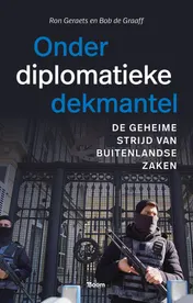 Omslag van Onder diplomatieke dekmantel
