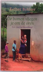 Omslag van De bomen vliegen je om de oren