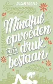 Omslag van Mindful opvoeden in een druk bestaan