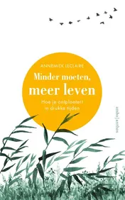 Omslag van Minder moeten, meer leven
