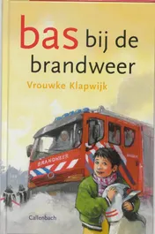 Omslag van Bas bij de brandweer