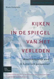 Omslag van Kijken in de spiegel van het verleden