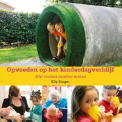 Omslag van Opvoeden op het kinderdagverblijf