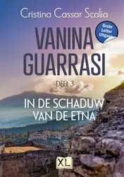 Omslag van In de schaduw van de Etna - Grote Letter Uitgave