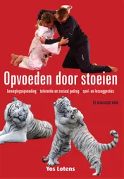 Omslag van Opvoeden door stoeien