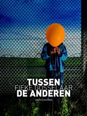Omslag van Tussen de anderen