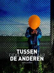 Omslag van Tussen de anderen