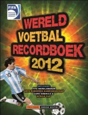 Omslag van FIFA Wereld voetbal recordboek 2012