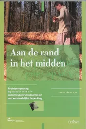 Omslag van Aan de rand in het midden