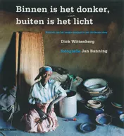 Omslag van Binnen is het donker, buiten is het licht