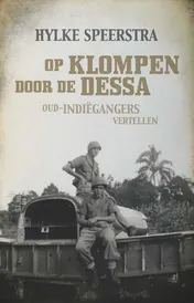 Omslag van Op klompen door de dessa